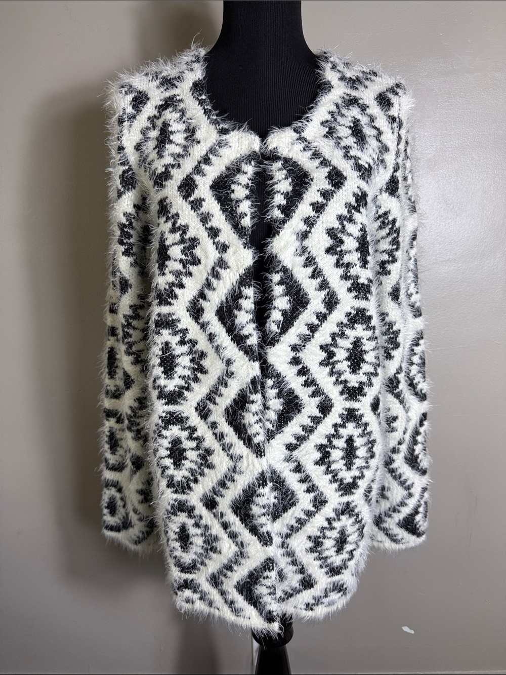 Hannah Fuzzy Eyelash Black and White Geometric Print Open Cardigan Sweater Sz XL